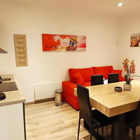 Holiday home Dans Endroit Atypique Flamets-Fretils